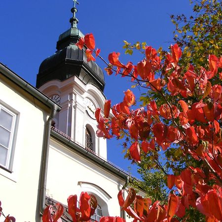 Haus Der Begegnung Heilig Geist Hotel Burghausen Exterior foto