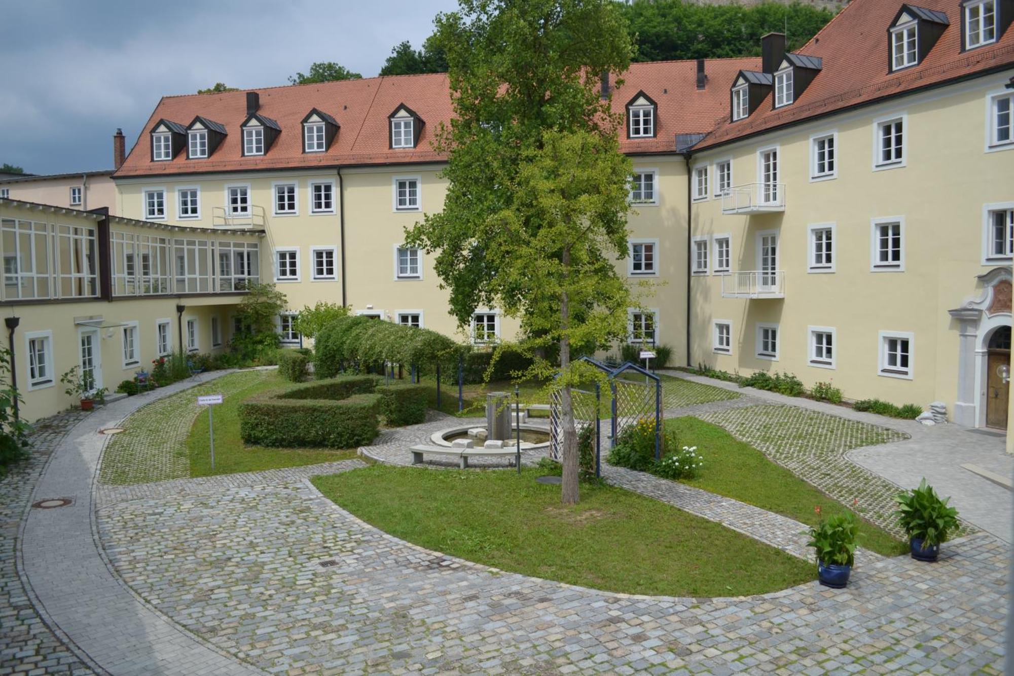 Haus Der Begegnung Heilig Geist Hotel Burghausen Exterior foto