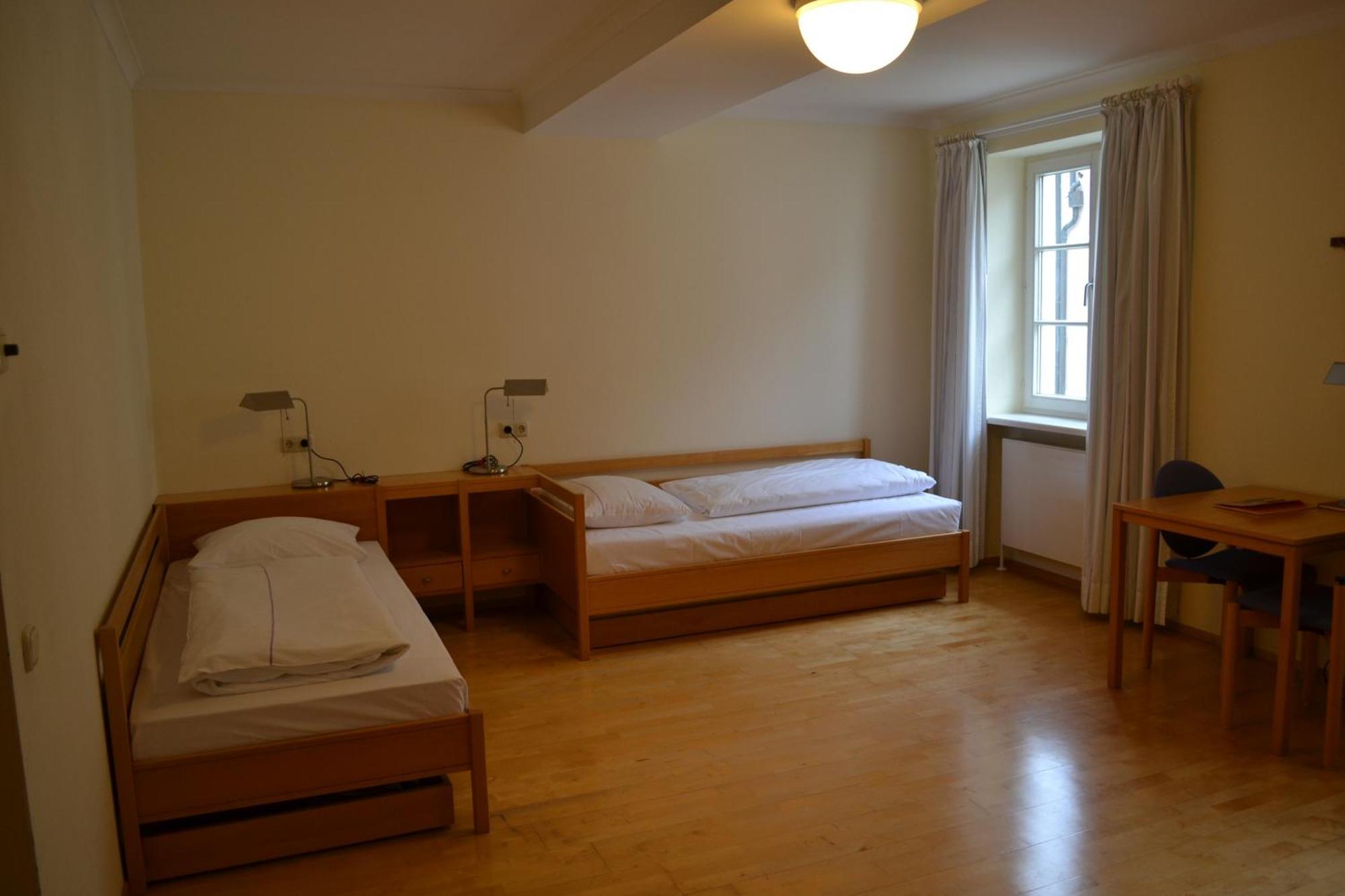 Haus Der Begegnung Heilig Geist Hotel Burghausen Exterior foto