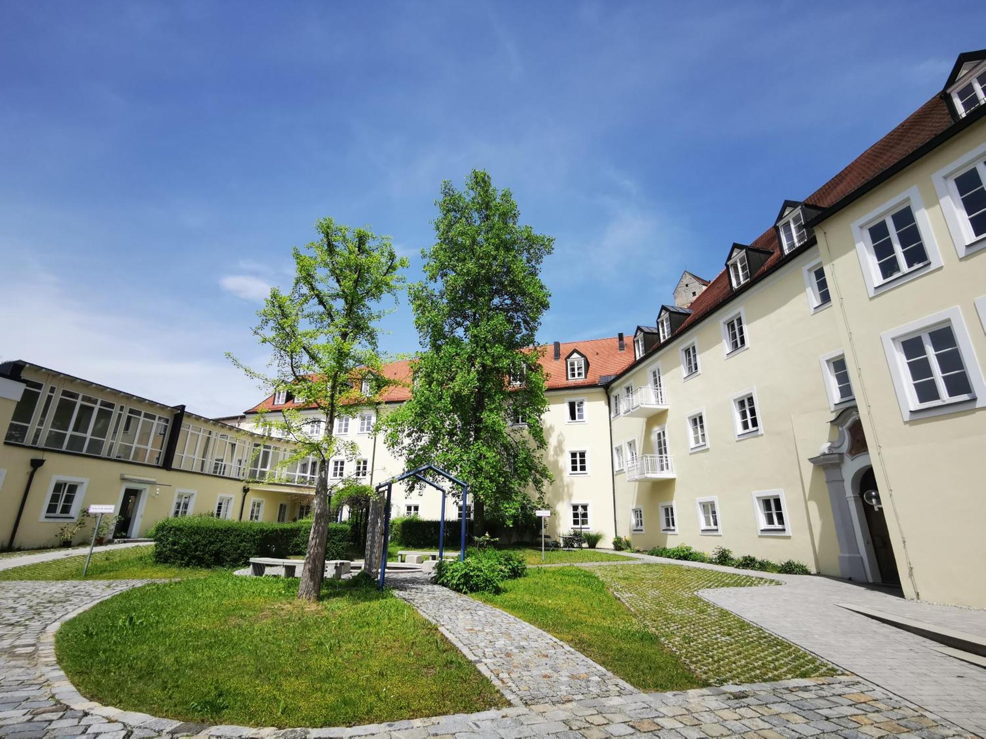 Haus Der Begegnung Heilig Geist Hotel Burghausen Exterior foto