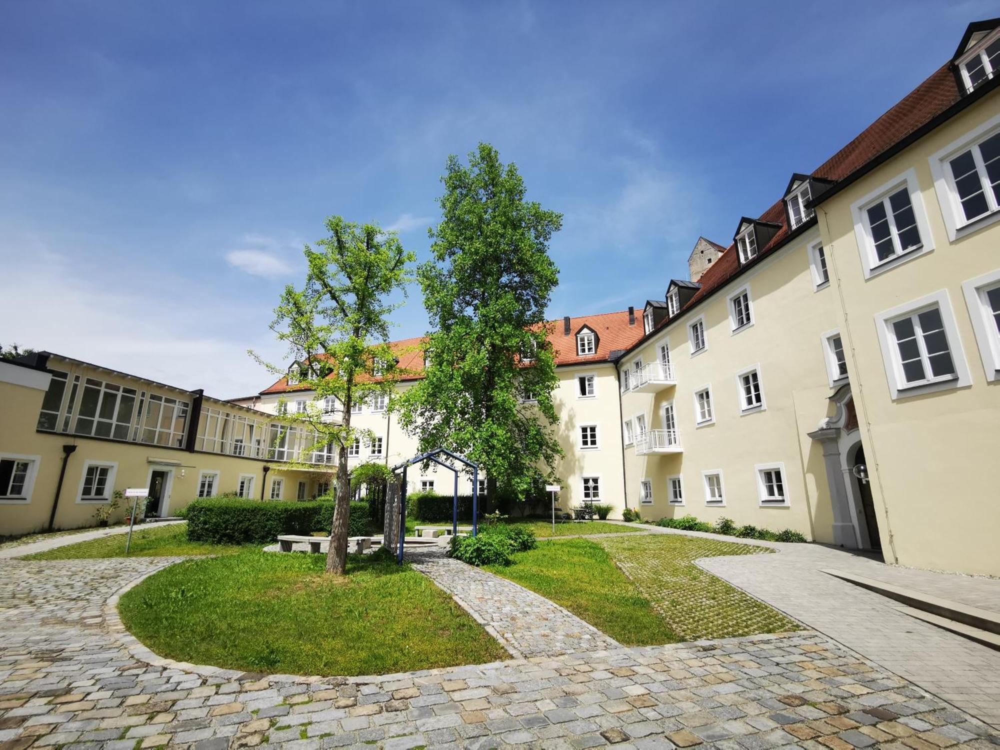 Haus Der Begegnung Heilig Geist Hotel Burghausen Exterior foto