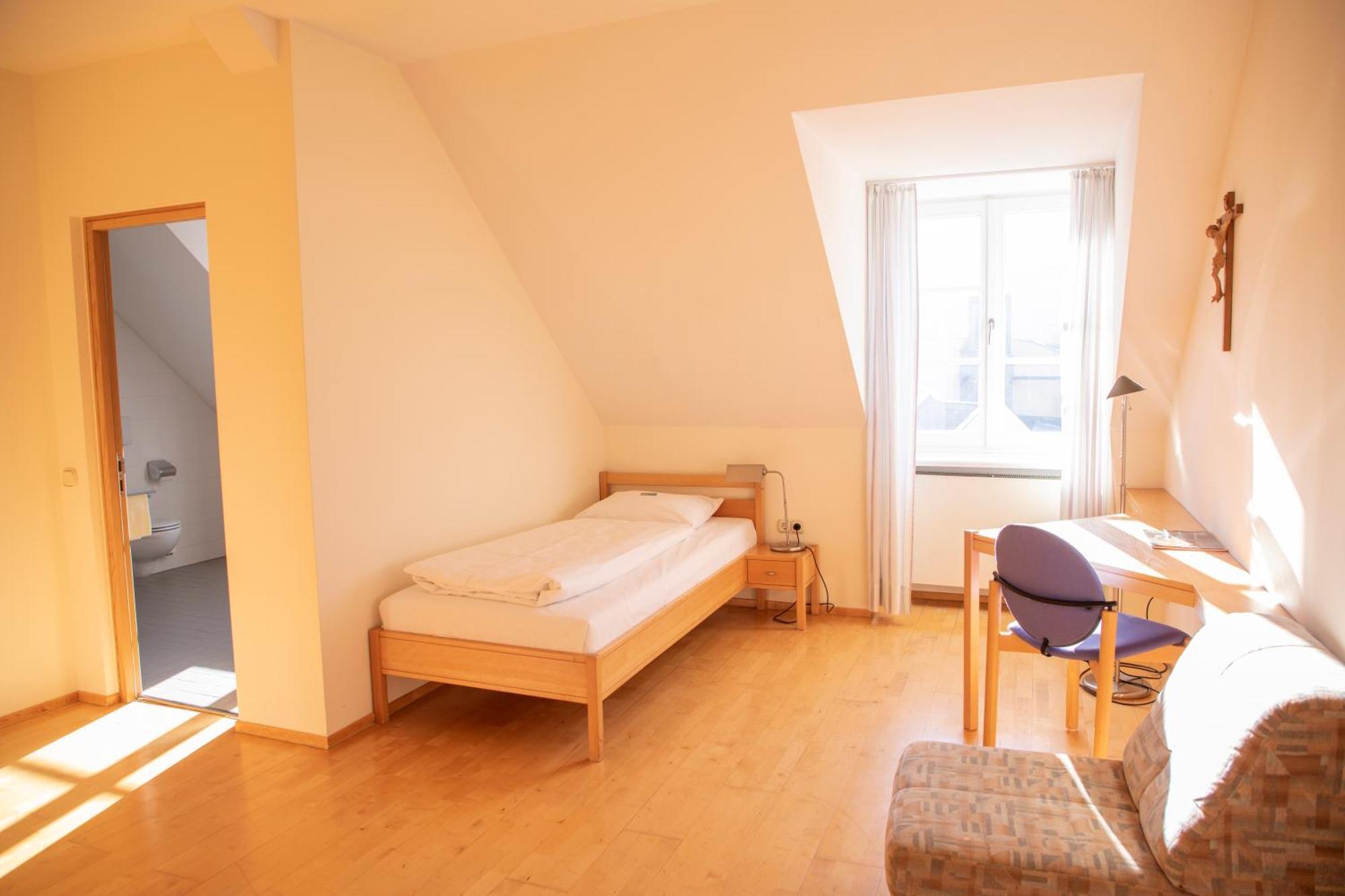 Haus Der Begegnung Heilig Geist Hotel Burghausen Exterior foto