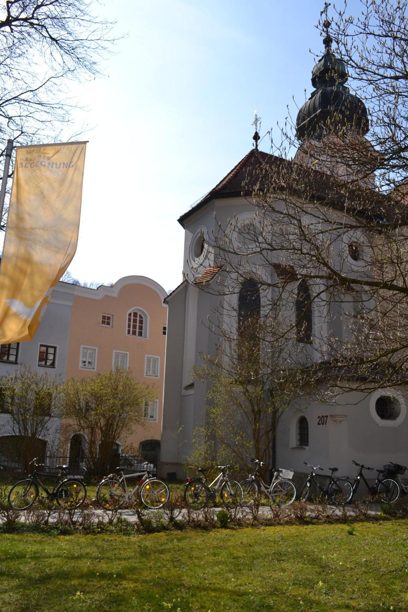 Haus Der Begegnung Heilig Geist Hotel Burghausen Exterior foto
